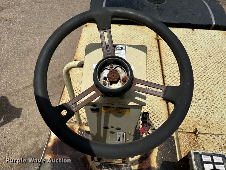 image for item NQ9588 2006 Ingersoll Rand  PT-125R pneumatic roller