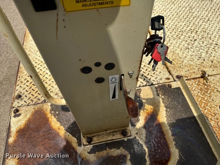 image for item NQ9588 2006 Ingersoll Rand  PT-125R pneumatic roller