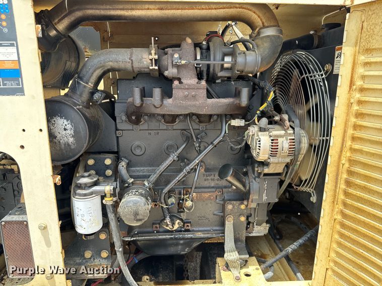 image for item NQ9588 2006 Ingersoll Rand  PT-125R pneumatic roller