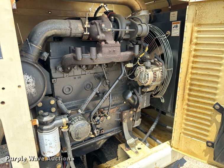 image for item NQ9588 2006 Ingersoll Rand  PT-125R pneumatic roller