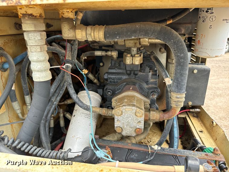 image for item NQ9588 2006 Ingersoll Rand  PT-125R pneumatic roller