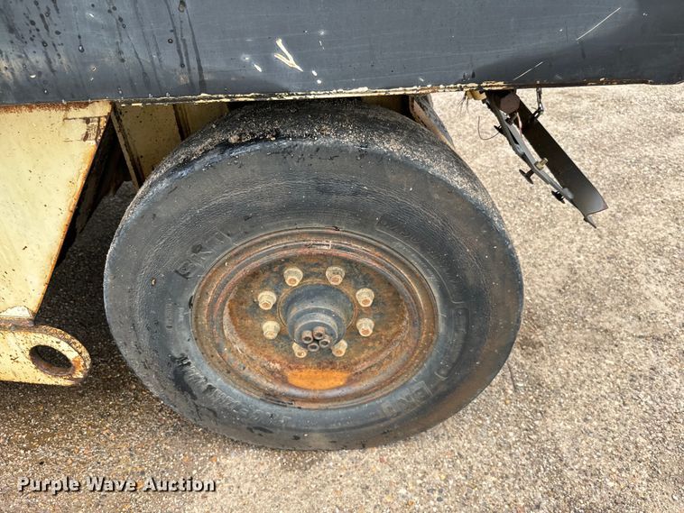 image for item NQ9588 2006 Ingersoll Rand  PT-125R pneumatic roller