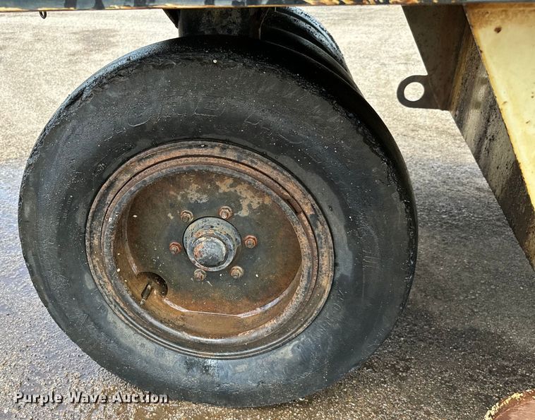 image for item NQ9588 2006 Ingersoll Rand  PT-125R pneumatic roller