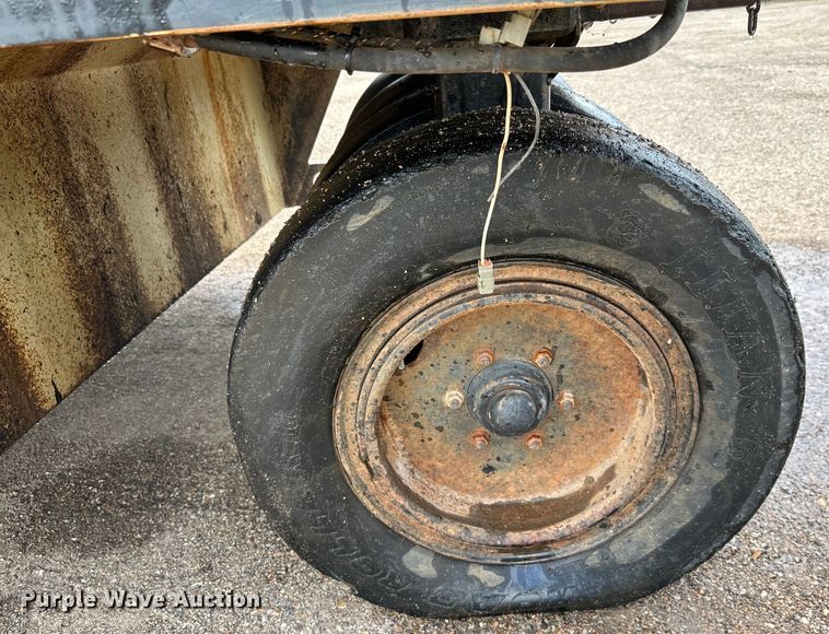 image for item NQ9588 2006 Ingersoll Rand  PT-125R pneumatic roller