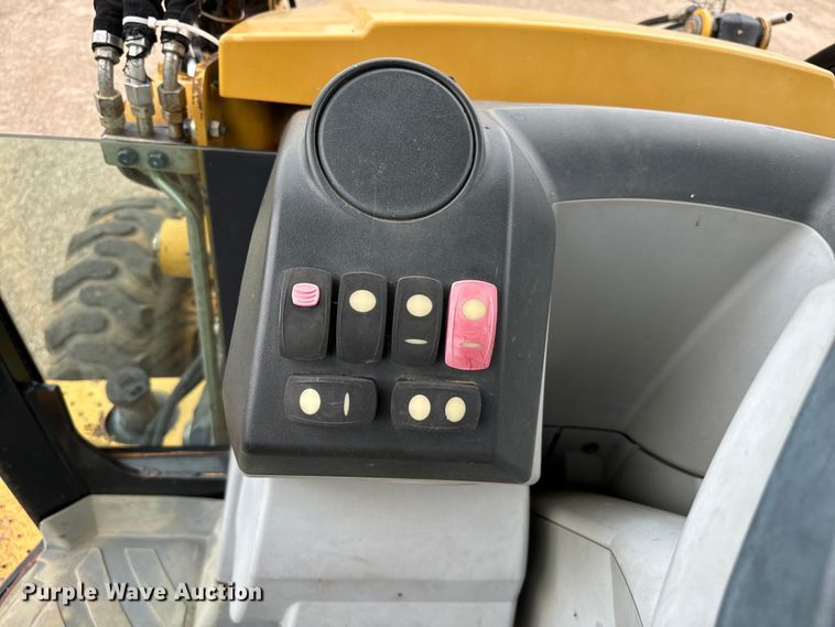 image for item NQ9589 2013 Caterpillar  420F IT backhoe