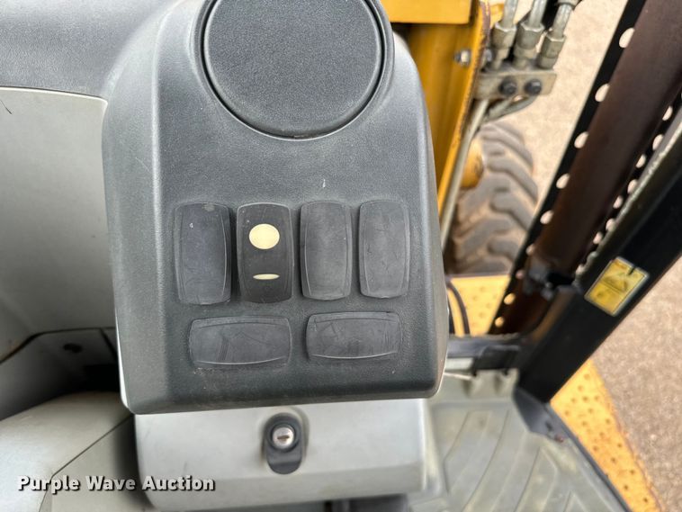 image for item NQ9589 2013 Caterpillar  420F IT backhoe