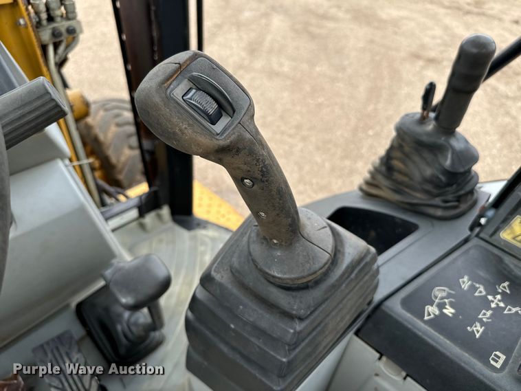 image for item NQ9589 2013 Caterpillar  420F IT backhoe