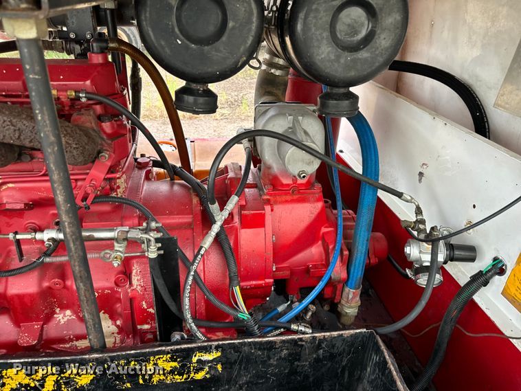 image for item NQ9593 1994 Chicago Pneunmatic  185 air compressor