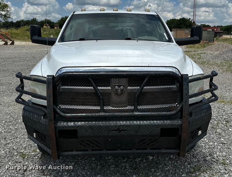 image for item NQ9607 2012 Dodge Ram 3500 Crew Cab flatbed pickup truck