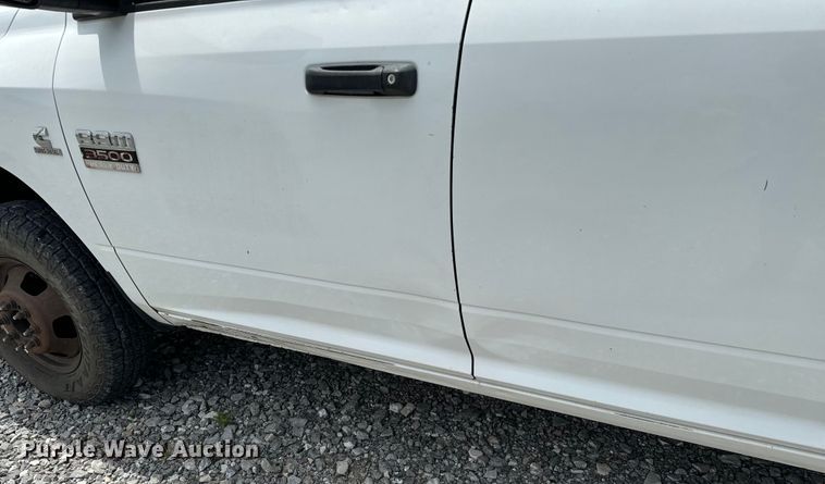 image for item NQ9607 2012 Dodge Ram 3500 Crew Cab flatbed pickup truck