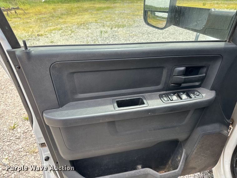 image for item NQ9607 2012 Dodge Ram 3500 Crew Cab flatbed pickup truck