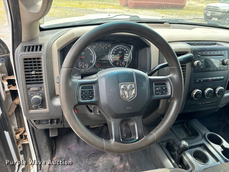 image for item NQ9607 2012 Dodge Ram 3500 Crew Cab flatbed pickup truck