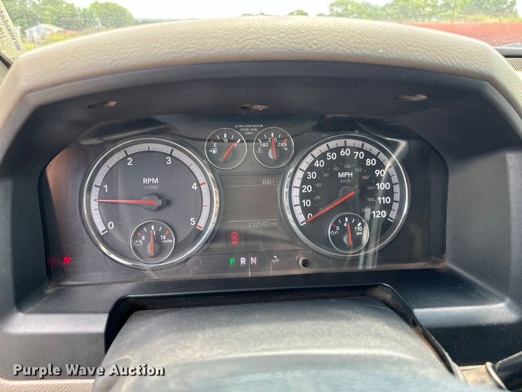 image for item NQ9607 2012 Dodge Ram 3500 Crew Cab flatbed pickup truck