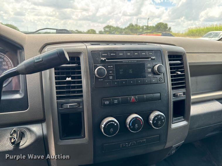 image for item NQ9607 2012 Dodge Ram 3500 Crew Cab flatbed pickup truck