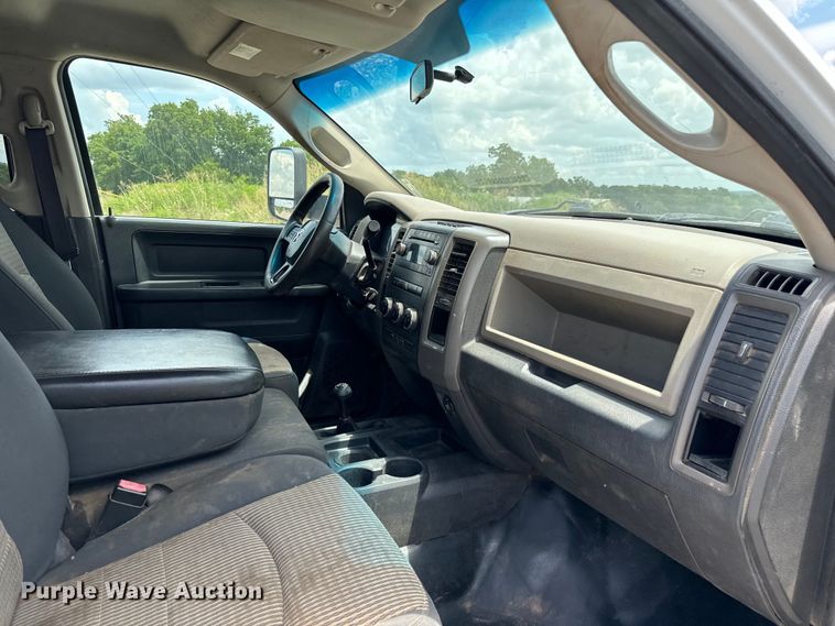 image for item NQ9607 2012 Dodge Ram 3500 Crew Cab flatbed pickup truck