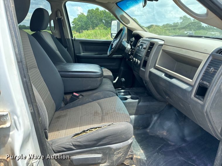 image for item NQ9607 2012 Dodge Ram 3500 Crew Cab flatbed pickup truck