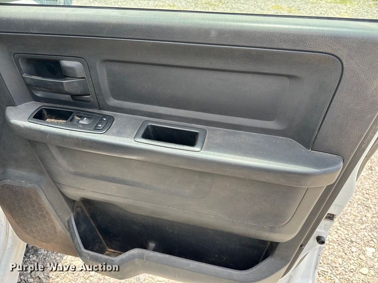 image for item NQ9607 2012 Dodge Ram 3500 Crew Cab flatbed pickup truck