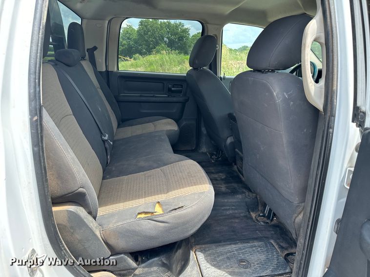 image for item NQ9607 2012 Dodge Ram 3500 Crew Cab flatbed pickup truck