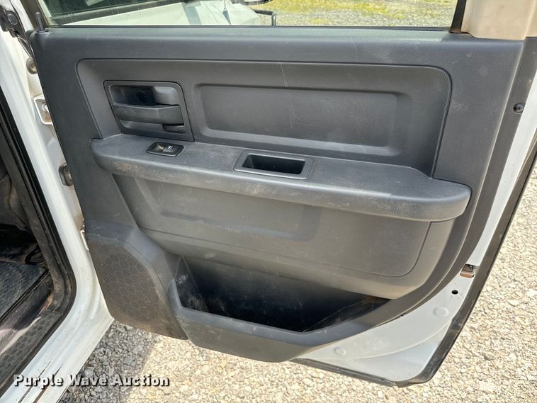 image for item NQ9607 2012 Dodge Ram 3500 Crew Cab flatbed pickup truck