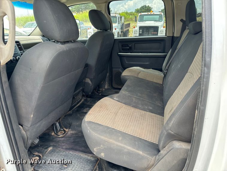 image for item NQ9607 2012 Dodge Ram 3500 Crew Cab flatbed pickup truck