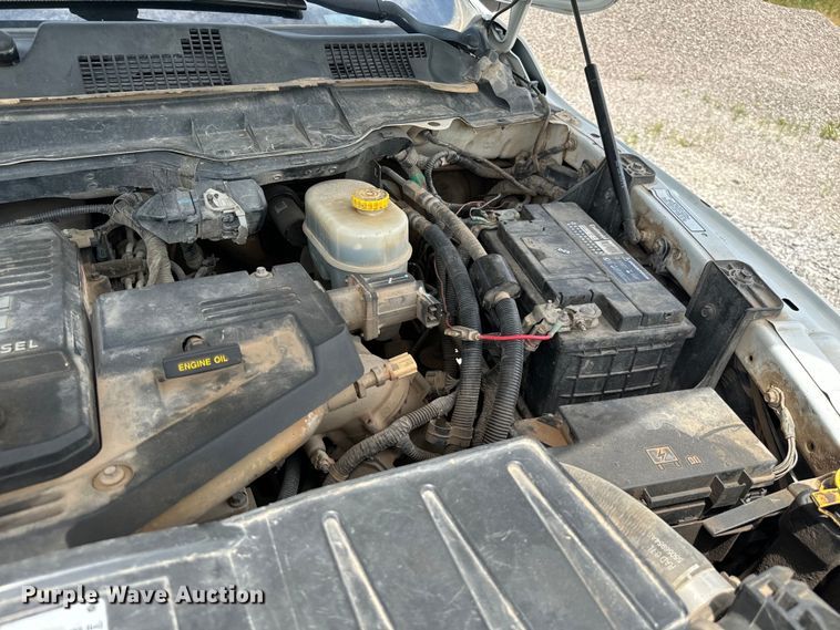 image for item NQ9607 2012 Dodge Ram 3500 Crew Cab flatbed pickup truck