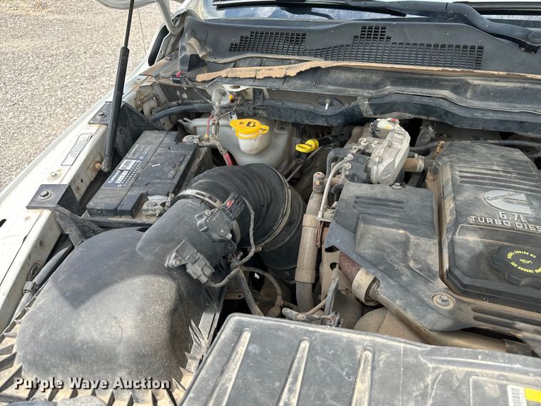 image for item NQ9607 2012 Dodge Ram 3500 Crew Cab flatbed pickup truck