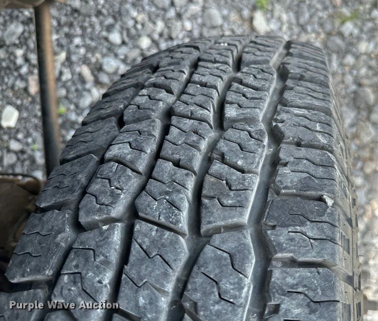 image for item NQ9607 2012 Dodge Ram 3500 Crew Cab flatbed pickup truck