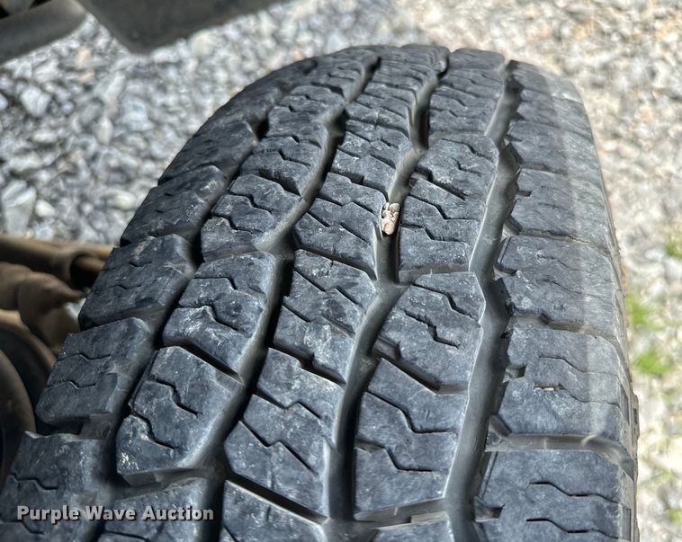 image for item NQ9607 2012 Dodge Ram 3500 Crew Cab flatbed pickup truck