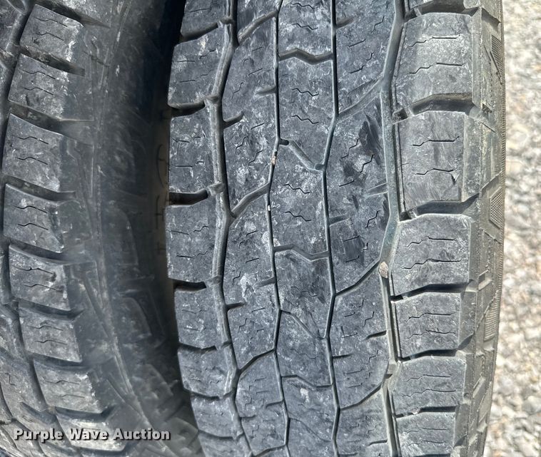 image for item NQ9607 2012 Dodge Ram 3500 Crew Cab flatbed pickup truck