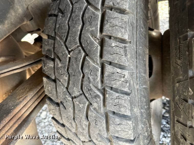 image for item NQ9607 2012 Dodge Ram 3500 Crew Cab flatbed pickup truck