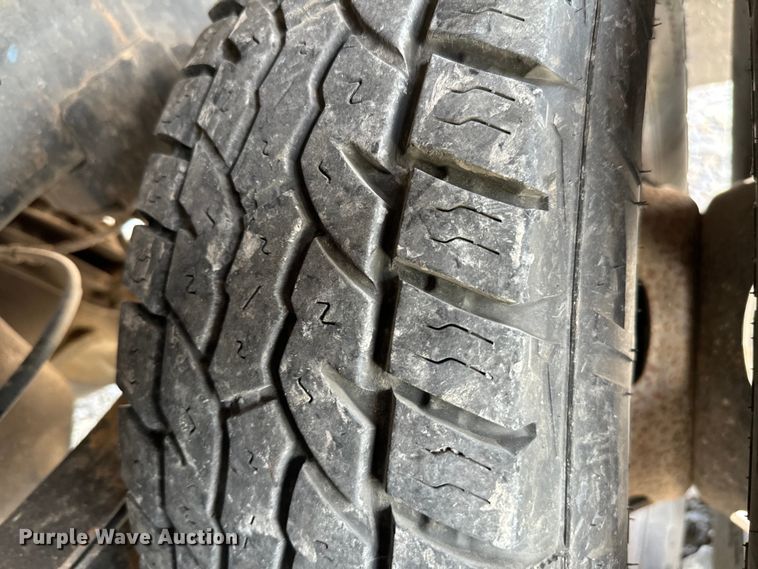 image for item NQ9607 2012 Dodge Ram 3500 Crew Cab flatbed pickup truck