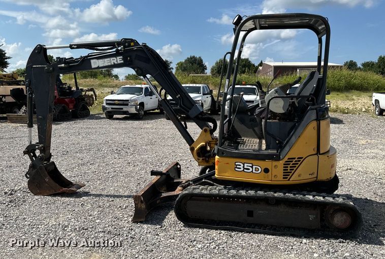 image for item NQ9608 2012 John Deere 35D mini excavator