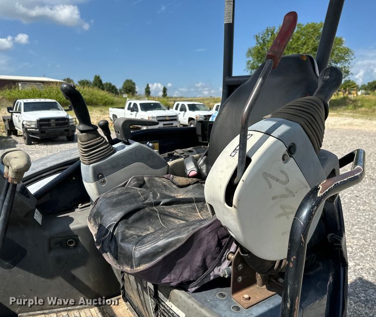 image for item NQ9608 2012 John Deere 35D mini excavator