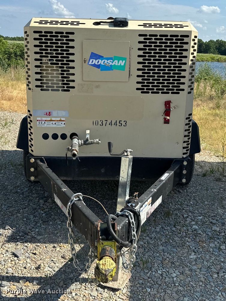 image for item NQ9614 2015 Doosan P425 air compressor