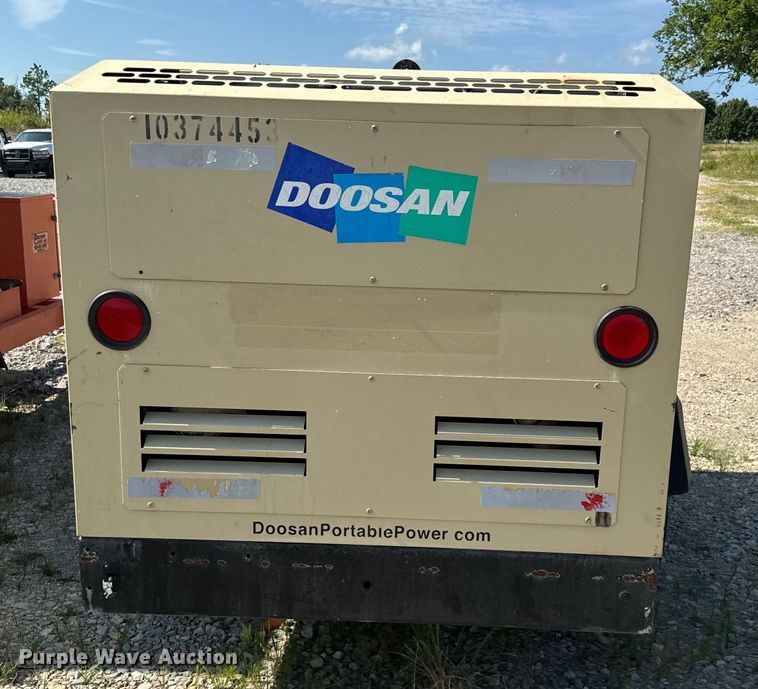 image for item NQ9614 2015 Doosan P425 air compressor