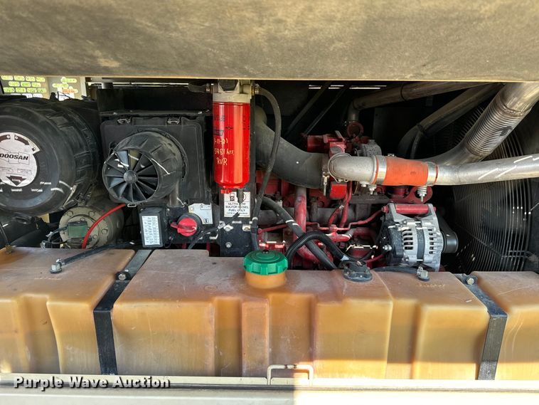 image for item NQ9614 2015 Doosan P425 air compressor