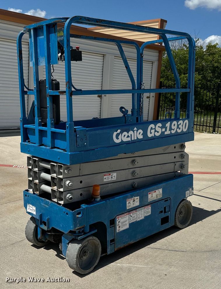 image for item NQ9617 2015 Genie GS-1930 scissor lift