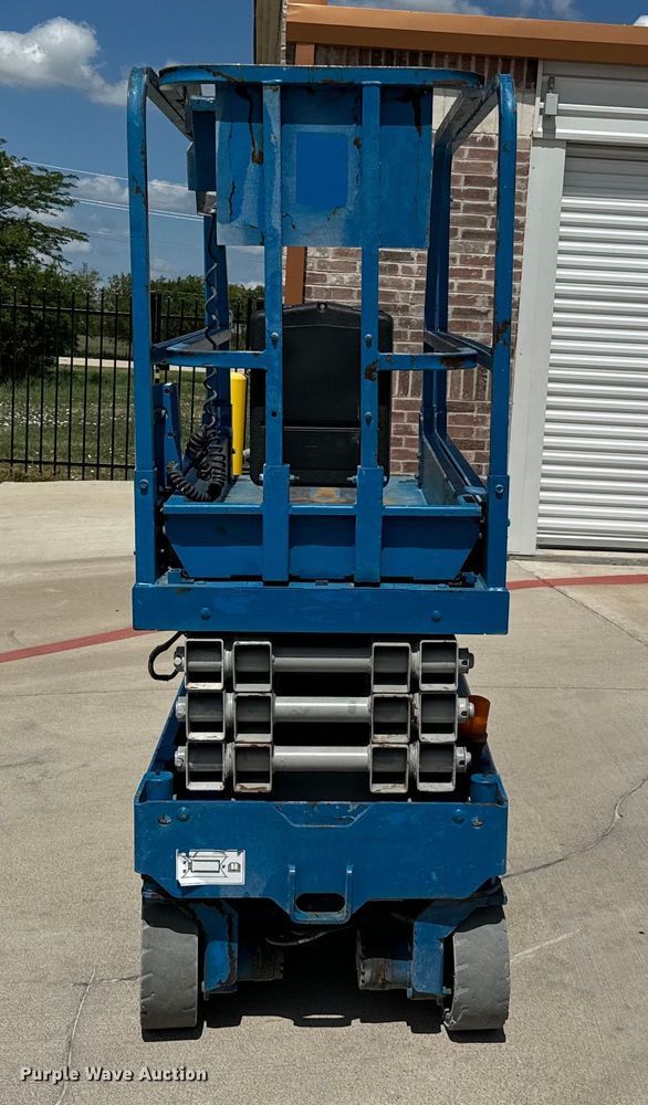 image for item NQ9617 2015 Genie GS-1930 scissor lift