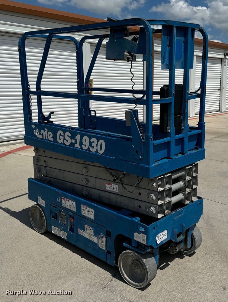 image for item NQ9617 2015 Genie GS-1930 scissor lift