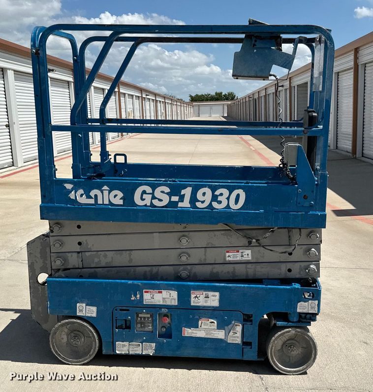 image for item NQ9617 2015 Genie GS-1930 scissor lift