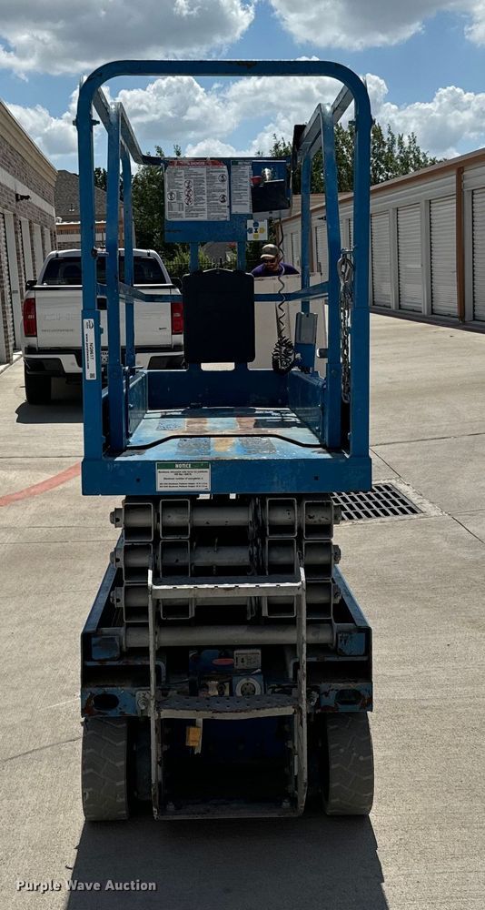 image for item NQ9617 2015 Genie GS-1930 scissor lift