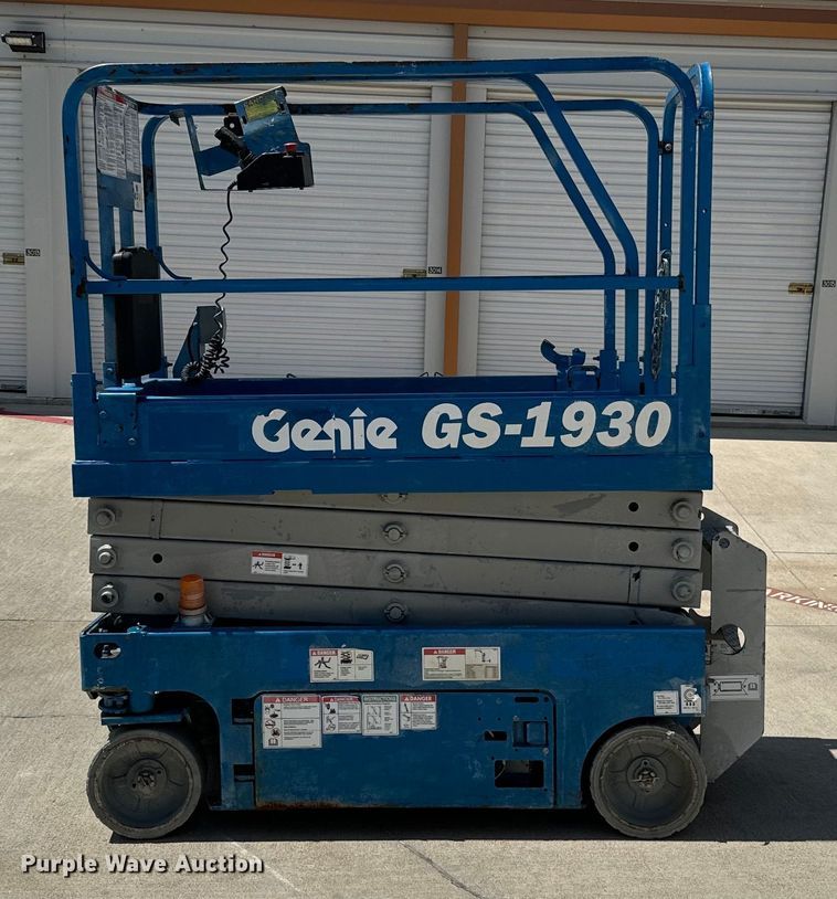 image for item NQ9617 2015 Genie GS-1930 scissor lift