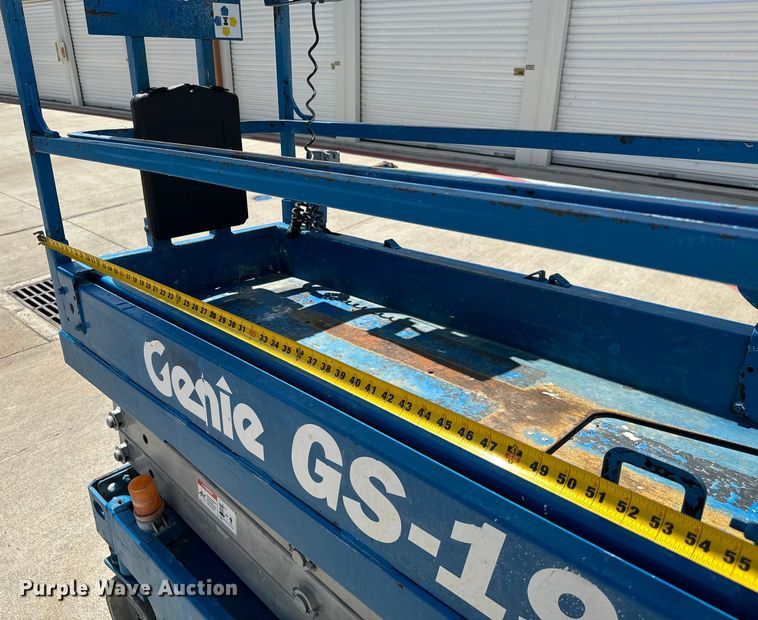 image for item NQ9617 2015 Genie GS-1930 scissor lift