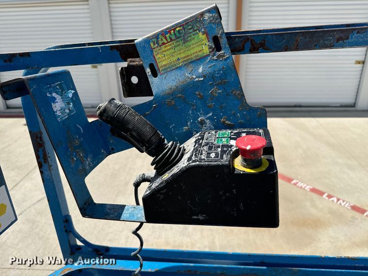 image for item NQ9617 2015 Genie GS-1930 scissor lift