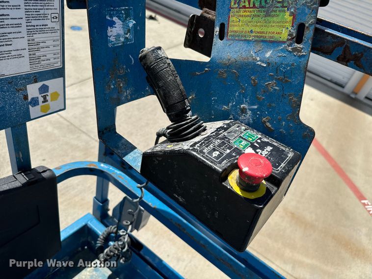 image for item NQ9617 2015 Genie GS-1930 scissor lift