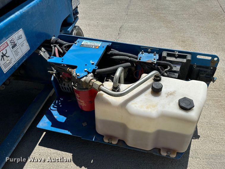 image for item NQ9617 2015 Genie GS-1930 scissor lift