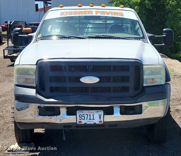 image for item NZ9923 2007 Ford  F450 Super Duty flatbed truck