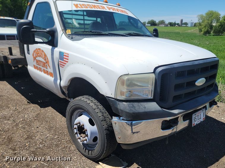 image for item NZ9923 2007 Ford  F450 Super Duty flatbed truck