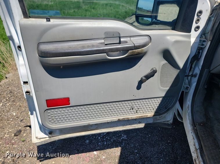 image for item NZ9923 2007 Ford  F450 Super Duty flatbed truck