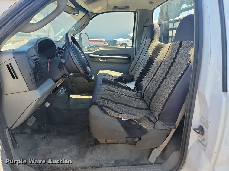 image for item NZ9923 2007 Ford  F450 Super Duty flatbed truck